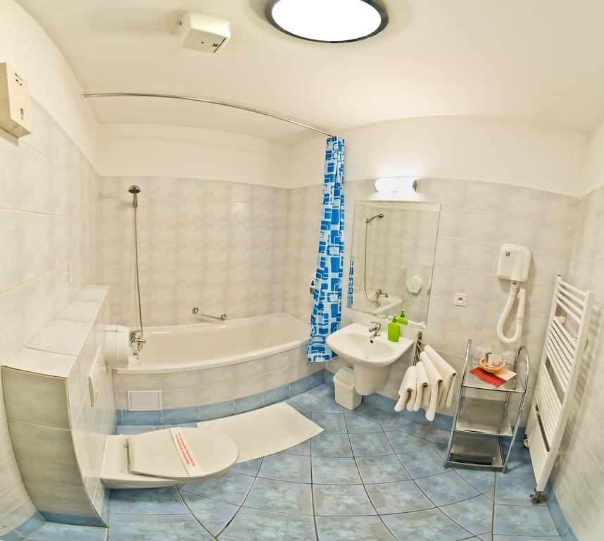 Hotel Victoria Martin Bagian luar foto